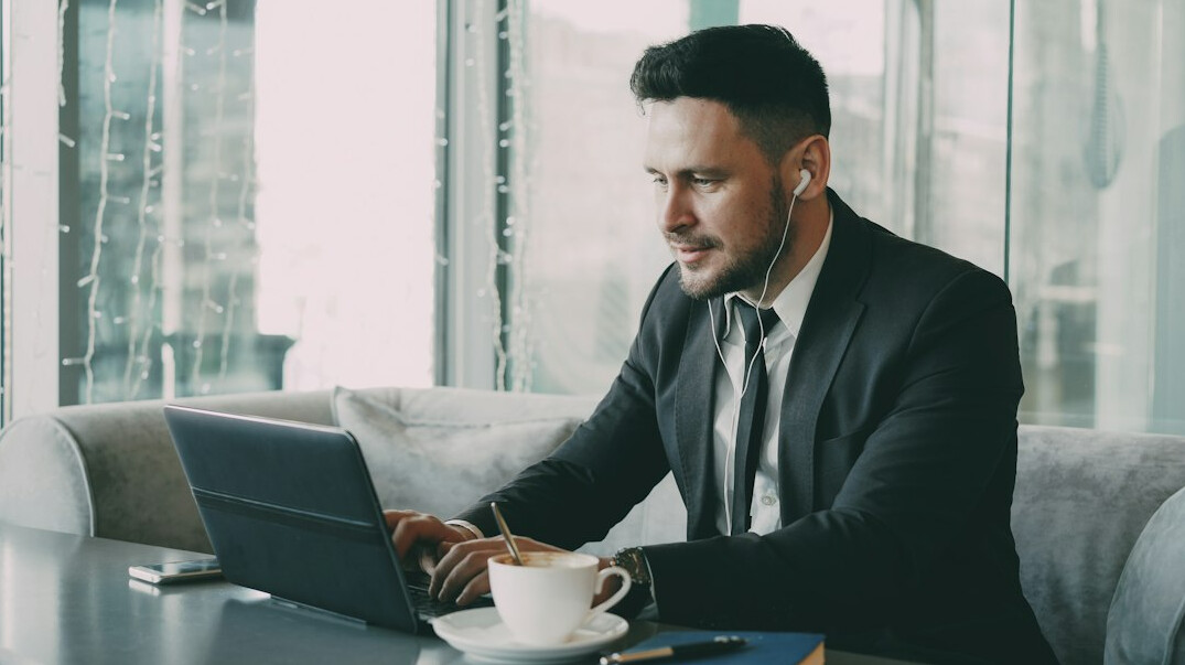 lawyer studying online